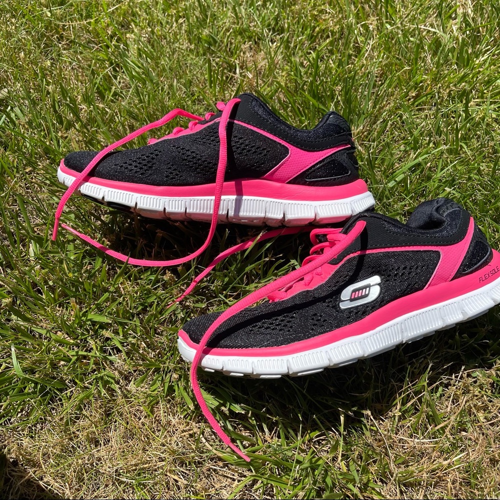 Skech-knit Skechers running shoes